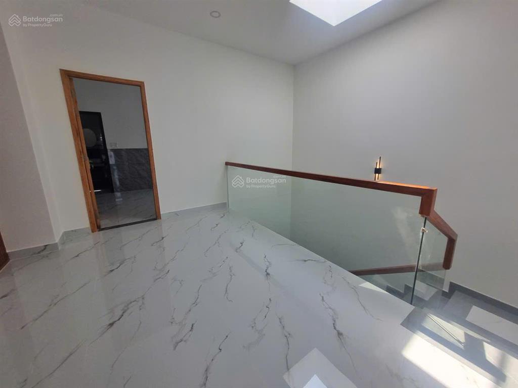 Cần bán nhà 4 phòng ngủ, dtsd 250m2, khu dân cư thái sơn  long hậu.
