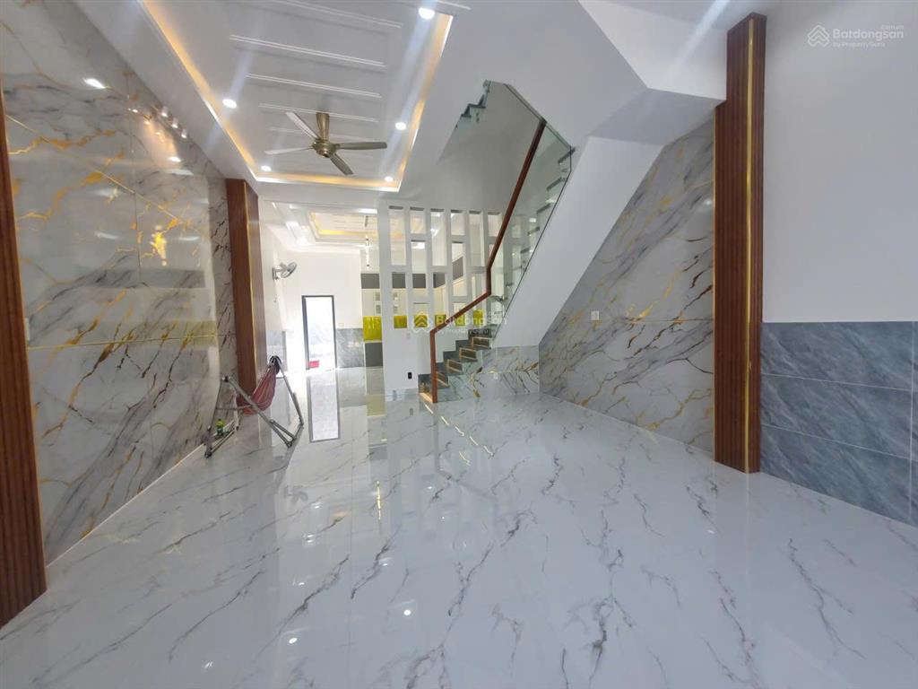 Cần bán nhà 4 phòng ngủ, dtsd 250m2, khu dân cư thái sơn  long hậu.