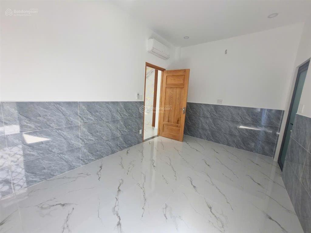 Cần bán nhà 4 phòng ngủ, dtsd 250m2, khu dân cư thái sơn  long hậu.