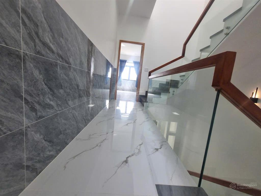 Cần bán nhà 4 phòng ngủ, dtsd 250m2, khu dân cư thái sơn  long hậu.