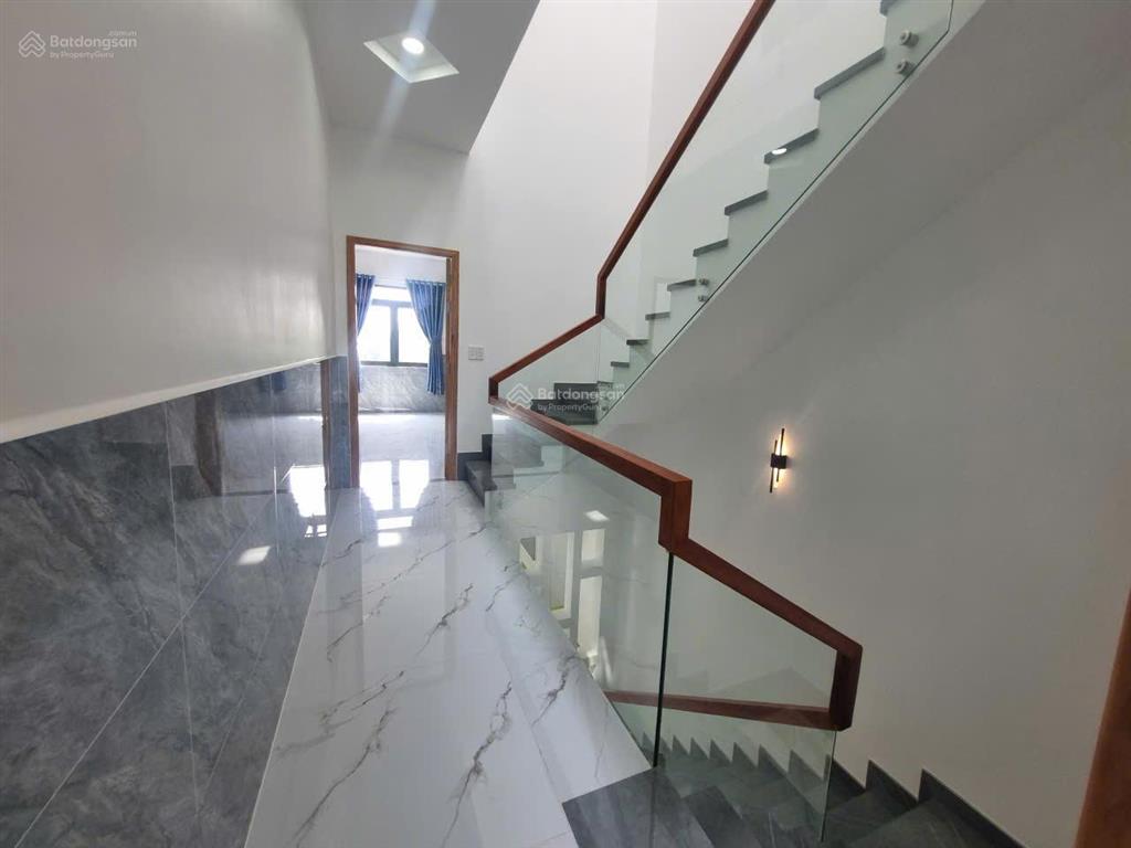 Cần bán nhà 4 phòng ngủ, dtsd 250m2, khu dân cư thái sơn  long hậu.