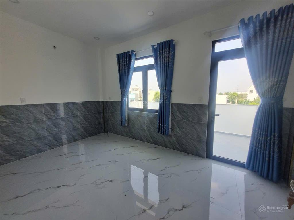 Cần bán nhà 4 phòng ngủ, dtsd 250m2, khu dân cư thái sơn  long hậu.