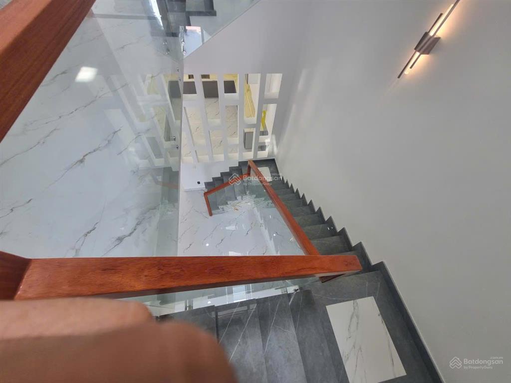 Cần bán nhà 4 phòng ngủ, dtsd 250m2, khu dân cư thái sơn  long hậu.