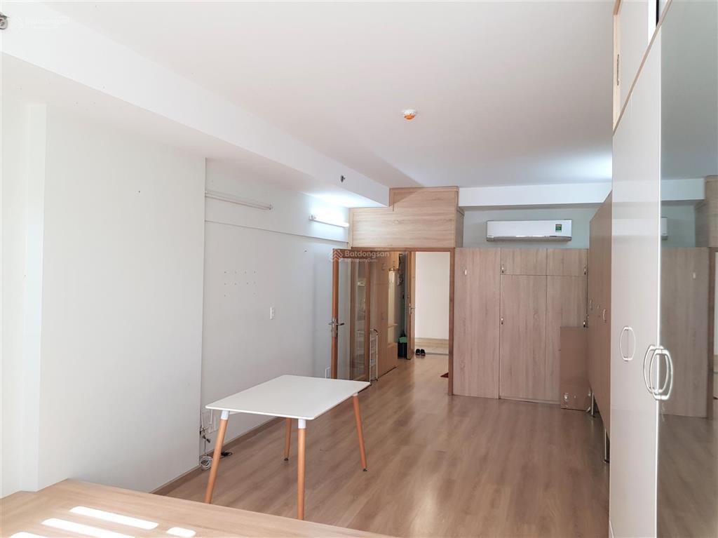 Bán gấp căn hộ q10  dt 35m2 hiện nhà full nội thất bao sang tên xem nhà trực tiếp  0901 430 ***