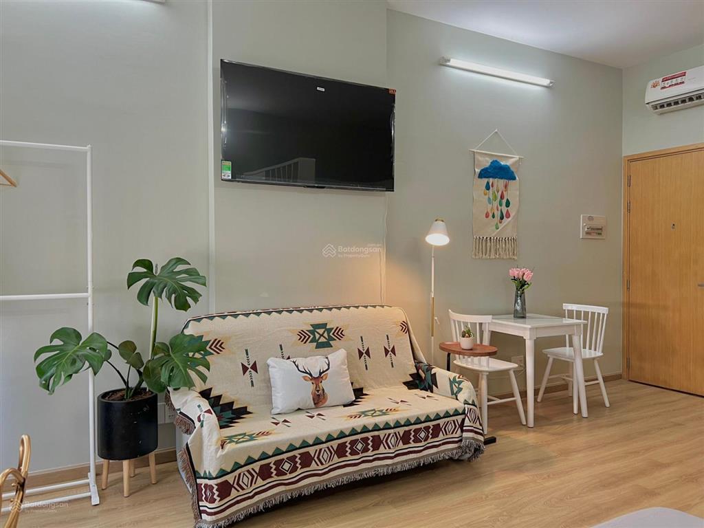 Q10  cho thuê căn hộ 31m2 full nội thất sẵn có thể vào ở ngay an ninh tốt gần chợ trường học siêu