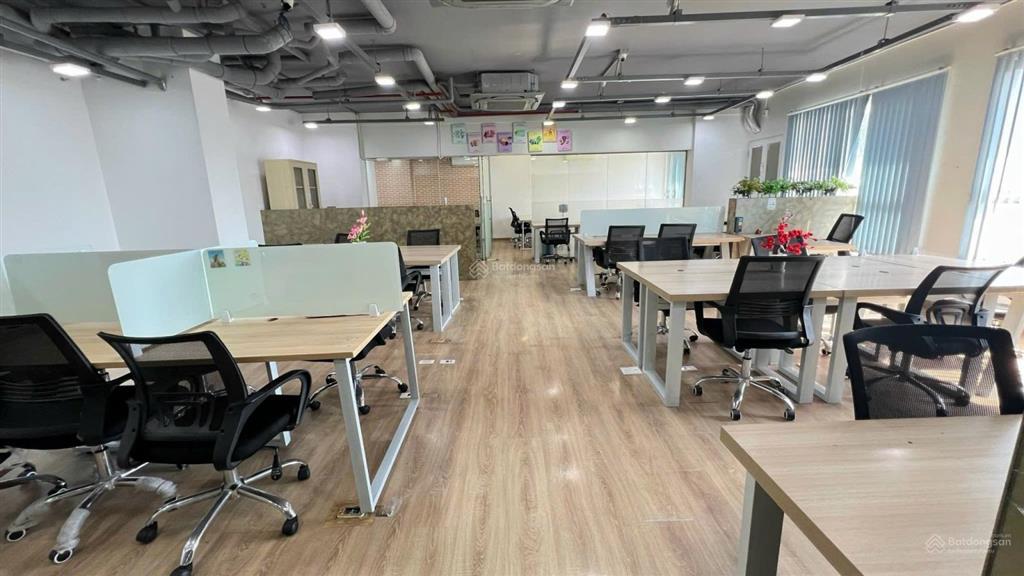 Cho thuê văn phòng sàn 70m2 charmington q10 giá 24tr/tháng chưa vat xem nhà  0901 430 *** loan
