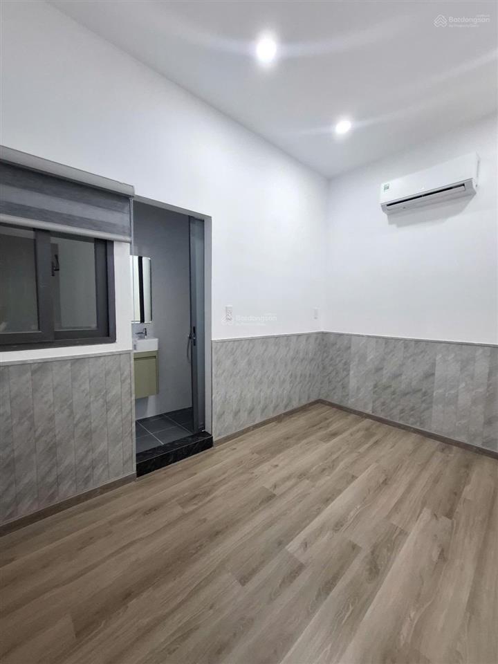 Bán nhà lạc long quân, tân bình nhà mới 3 tầng gần hẻm xe hơi chỉ 5.3 tỷ