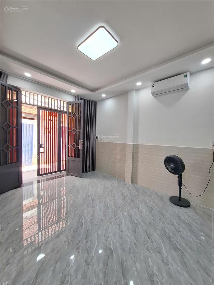 Bán nhà lạc long quân, tân bình nhà mới 3 tầng gần hẻm xe hơi chỉ 5.3 tỷ