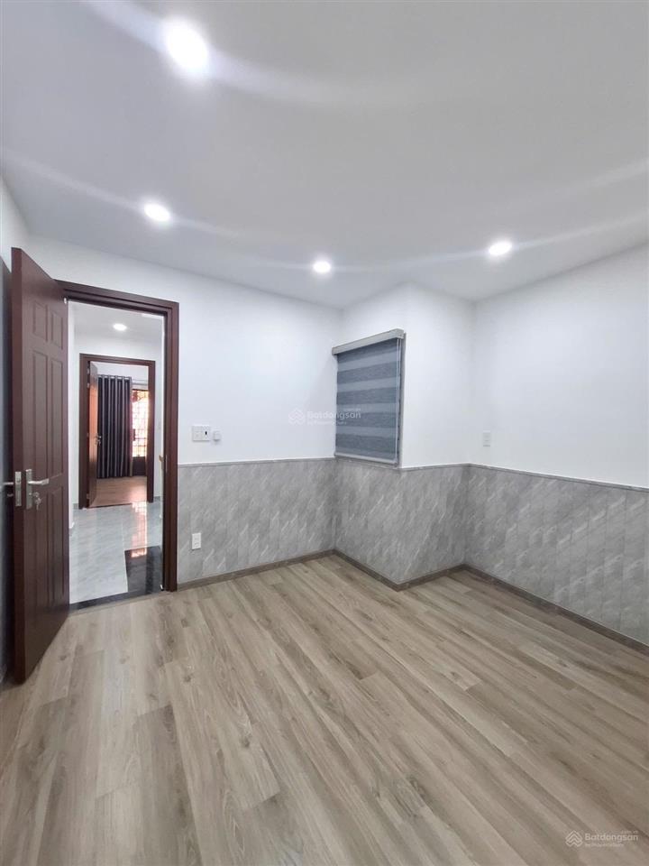 Bán nhà lạc long quân, tân bình nhà mới 3 tầng gần hẻm xe hơi chỉ 5.3 tỷ