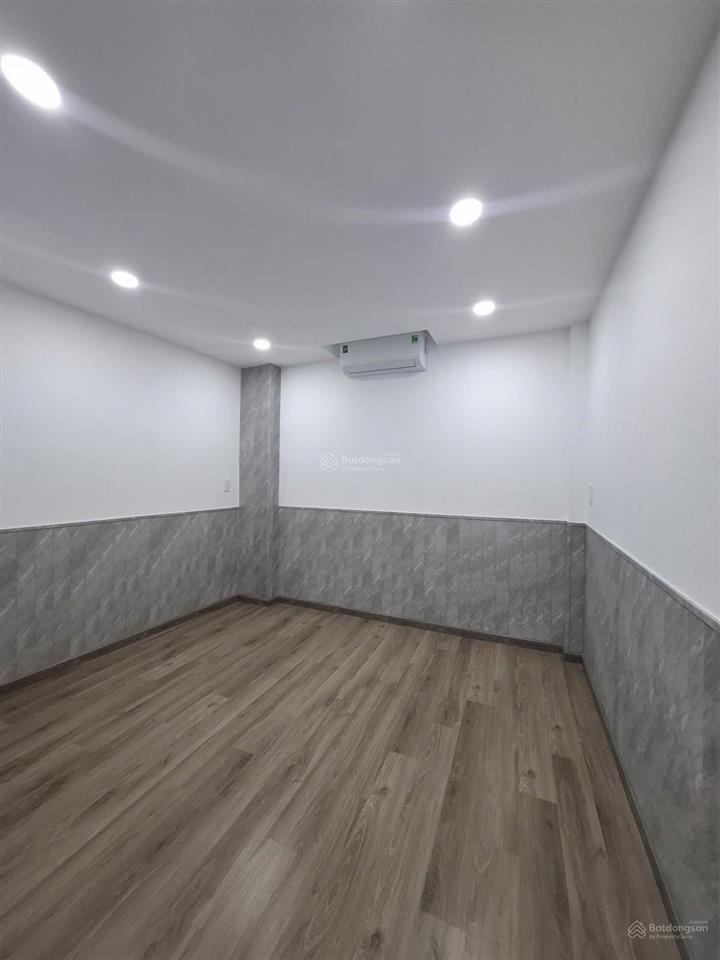 Bán nhà lạc long quân, tân bình nhà mới 3 tầng gần hẻm xe hơi chỉ 5.3 tỷ