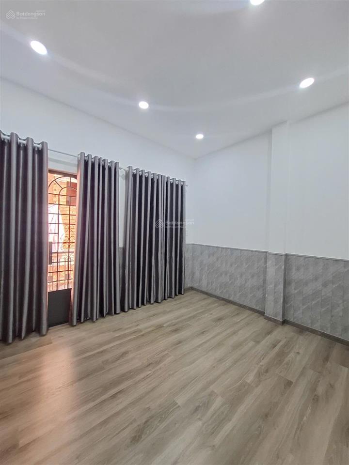 Bán nhà lạc long quân, tân bình nhà mới 3 tầng gần hẻm xe hơi chỉ 5.3 tỷ