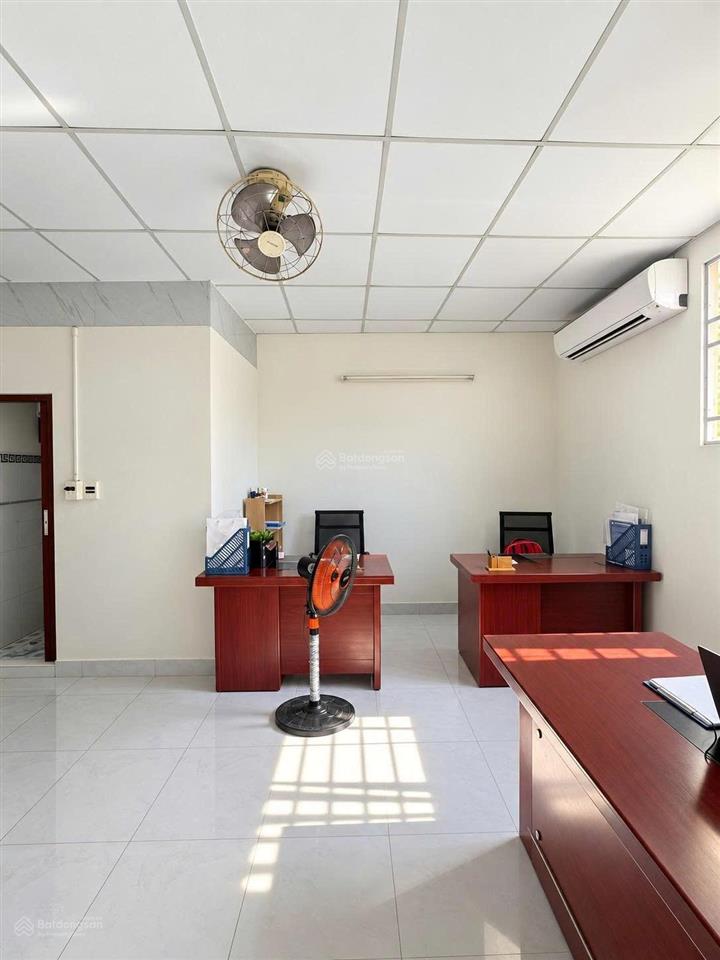Khu chợ lạc quang tân thới nhất 65m nở hậu hxh vào nhà bán đất tặng nhà 2 tầng giá 3,89