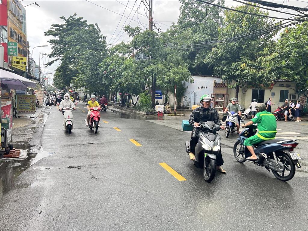 1/ ngắn đông hưng thuận 05 đối diện chợ lạc quang 44m nhà 2 tầng giá 3,1 tỷ