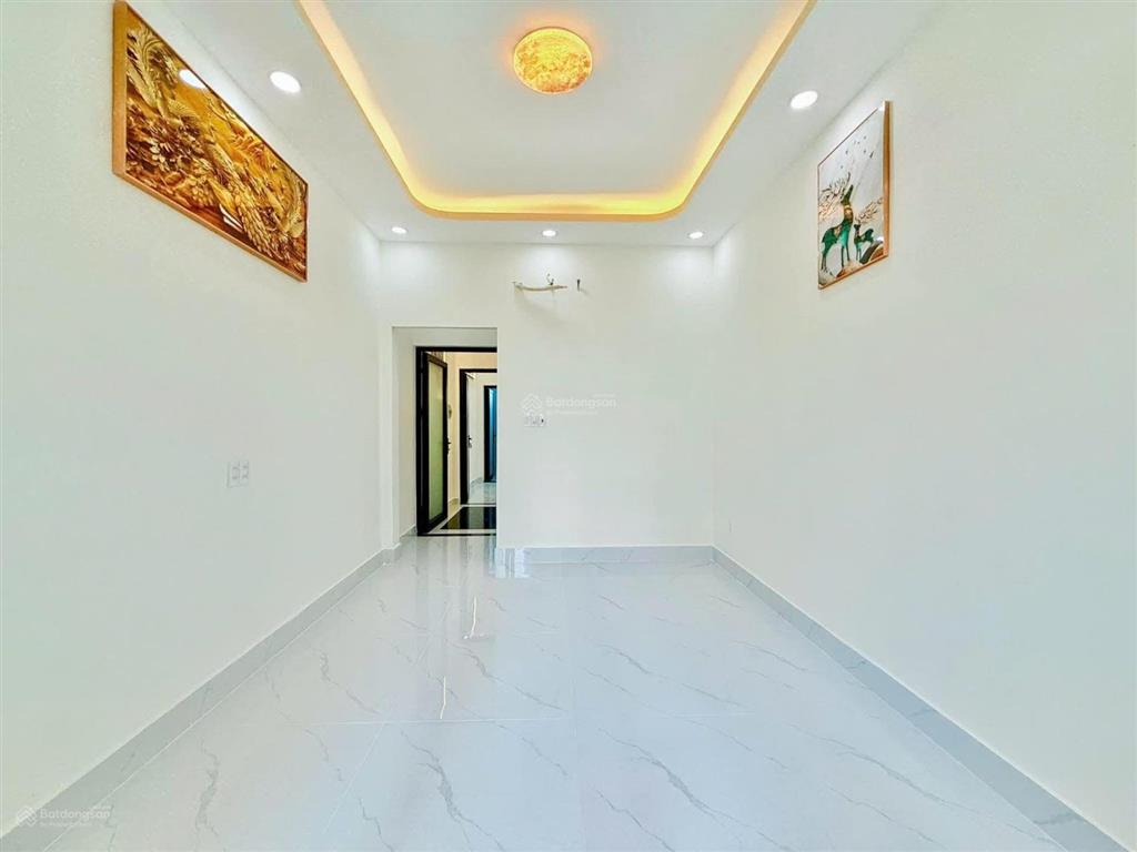 Chủ giảm 400 triệu nhà hẻm ô tô, 3 căn ra mặt tiền 3pn sổ vuông a4 giá mới 4,99 tỷ