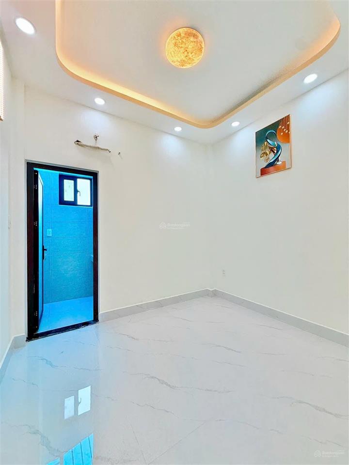 Chủ giảm 400 triệu nhà hẻm ô tô, 3 căn ra mặt tiền 3pn sổ vuông a4 giá mới 4,99 tỷ