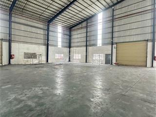 Cho thuê nhà xưởnng trong cụm kcn đức hòa long an, dt 1700m2, giá 100tr/tháng