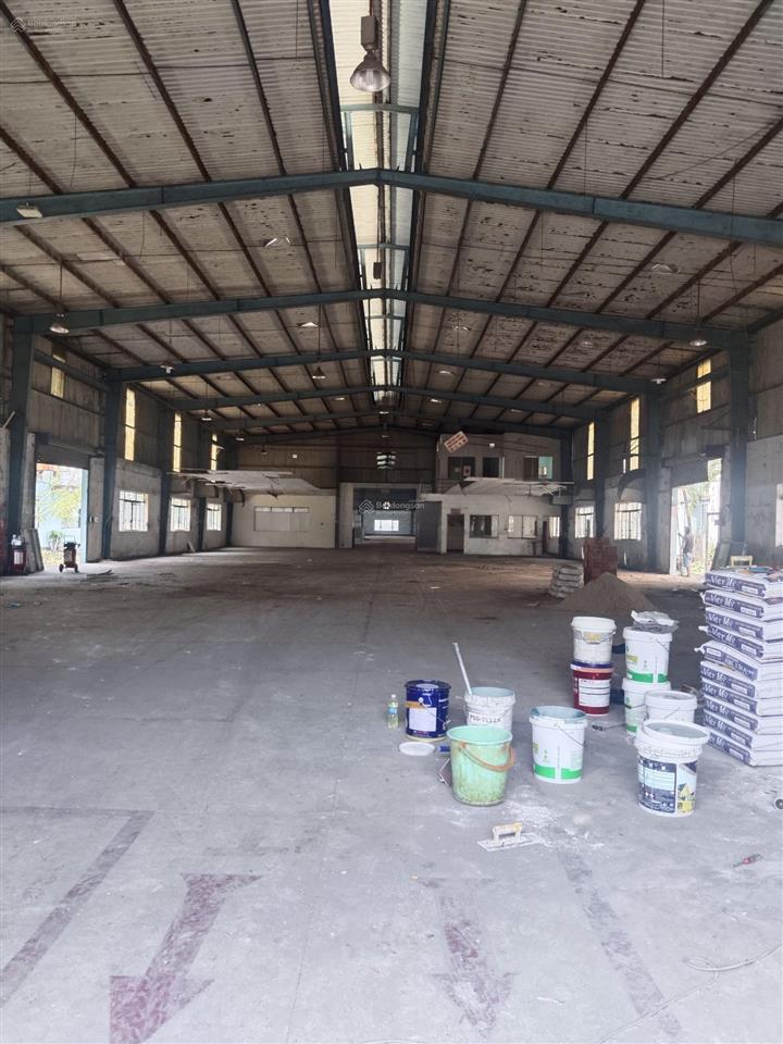 Bán đất và nhà xưởng dt 140x120=16515m2, có 2000m2 nhà xưởng, giá 97.43 tỷ