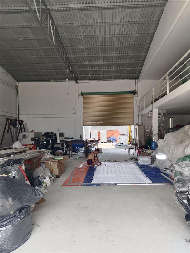Cho thuê nhà xưởng gần cầu lớn hóc môn, dtkv 1000m2, xây dựng 500m2, giá 18tr/tháng