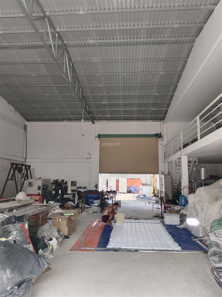 Cho thuê nhà xưởng gần cầu lớn hóc môn, dtkv 1000m2, xây dựng 500m2, giá 18tr/tháng