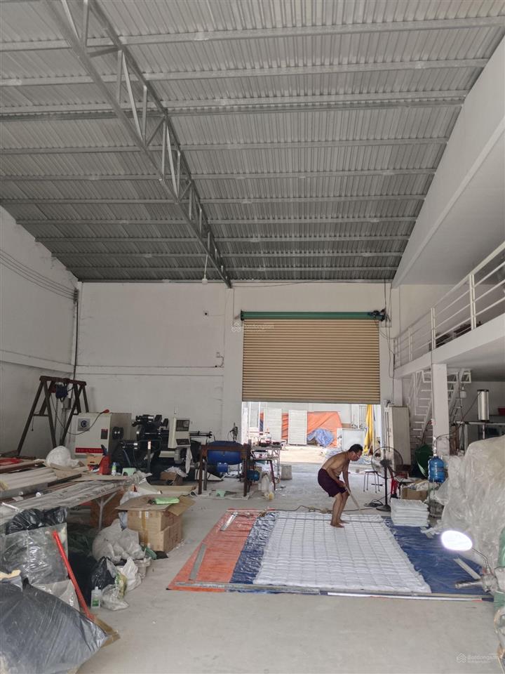 Cho thuê nhà xưởng gần cầu lớn hóc môn, dtkv 1000m2, xây dựng 500m2, giá 18tr/tháng