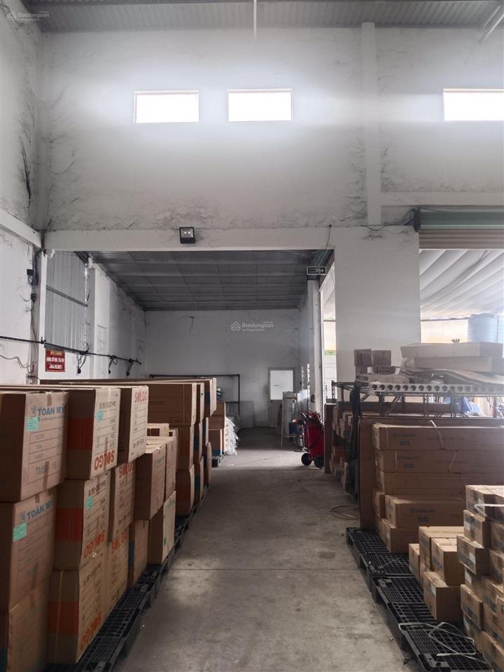 Cho thuê nhà xưởng gần cầu lớn hóc môn, dtkv 1000m2, xây dựng 600m2, giá 18tr/tháng