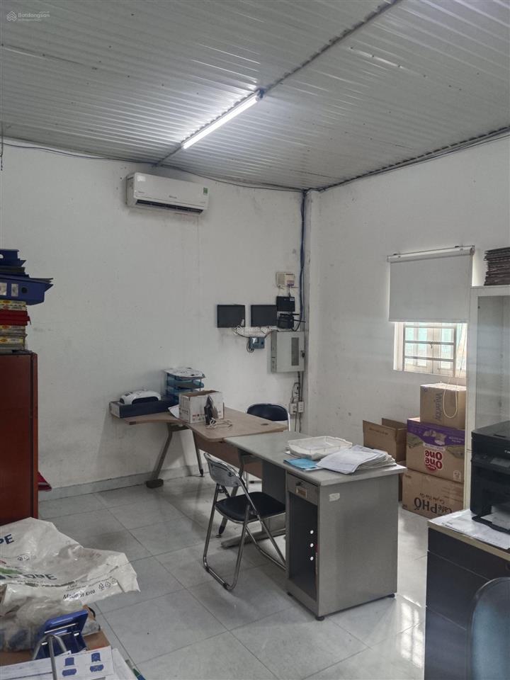 Cho thuê nhà xưởng gần cầu lớn hóc môn, dtkv 1000m2, xây dựng 600m2, giá 18tr/tháng