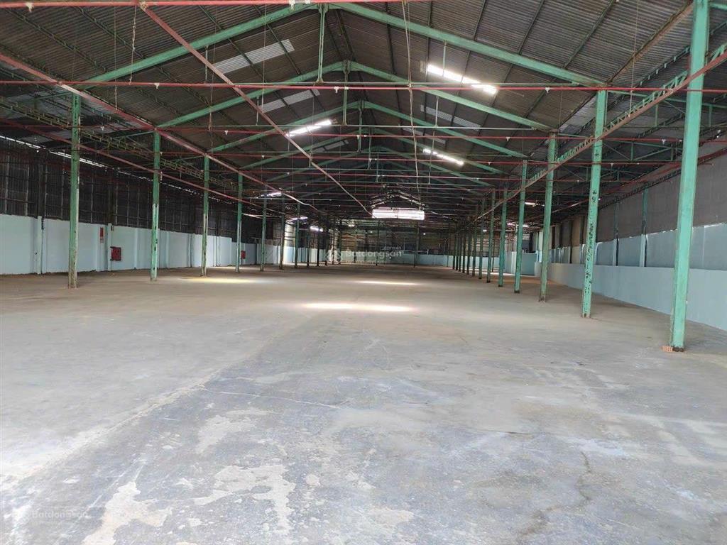 Cho thuê nhà xưởng hóc môn, dtkv 3800m2, xây dựng 3450m2, giá 170tr/tháng( còn thương lượng)