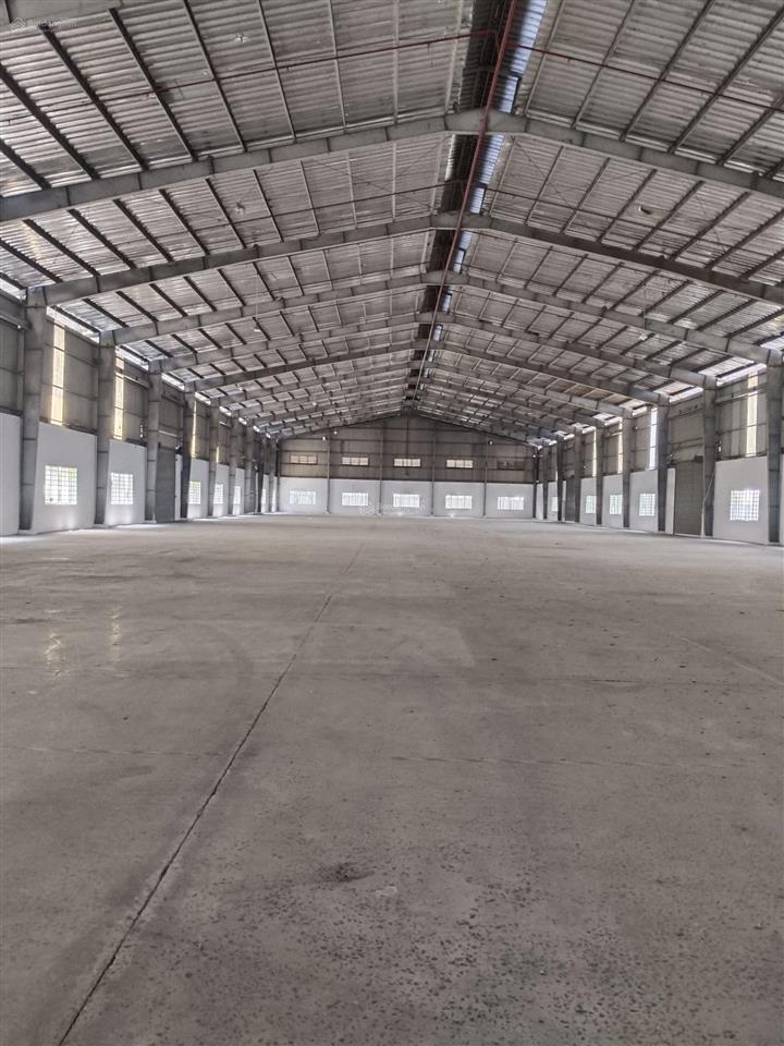Cho thuê nhà xưởnng trong kcn đức hòa long an, dtkv 5000m2, xây dựng 3000m2, giá 82.432đ/m2/th