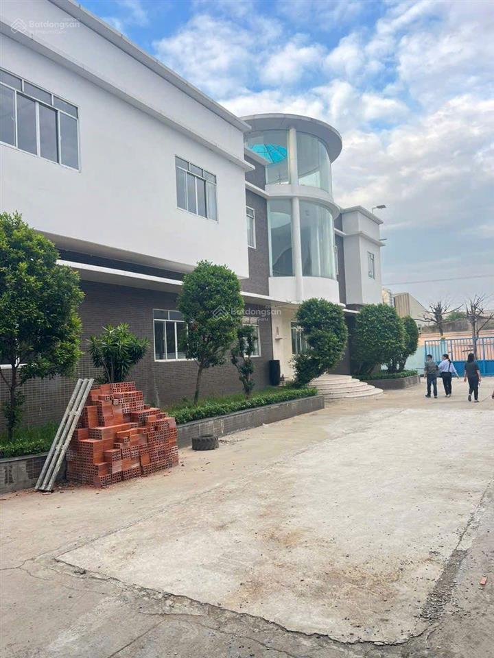 Cho thuê nhà xưởng mt đường xe container 40 feet, pccc tự động, dt 6000m2, giá 295tr/tháng