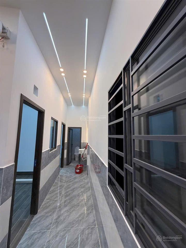 Bán nhà hóc môn ngay cổng chào ấp 4 xã bà điểm dt 5x14m, sổ hồng riêng  0918 551 ***