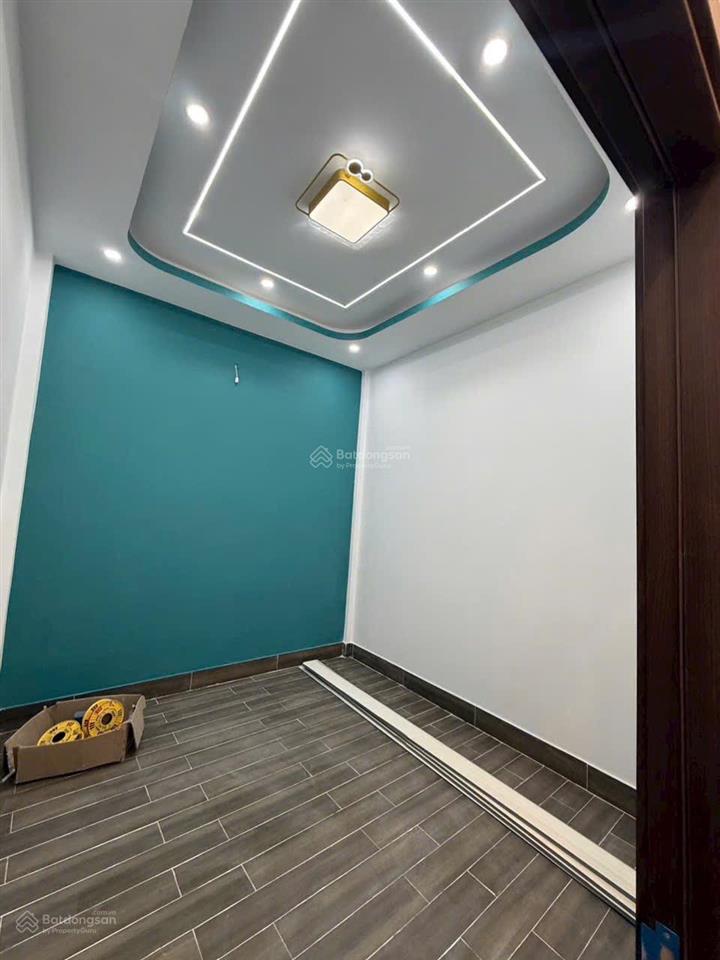 Bán nhà hóc môn ngay cổng chào ấp 4 xã bà điểm dt 5x14m, sổ hồng riêng  0918 551 ***