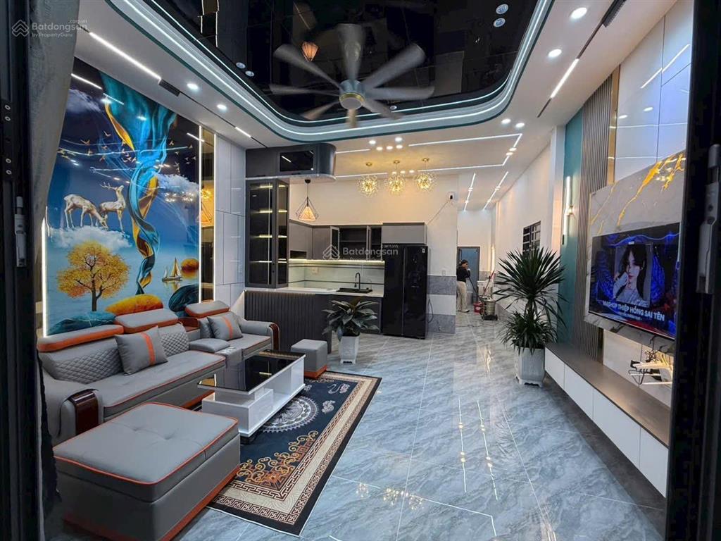 Bán nhà hóc môn ngay cổng chào ấp 4 xã bà điểm dt 5x14m, sổ hồng riêng  0918 551 ***