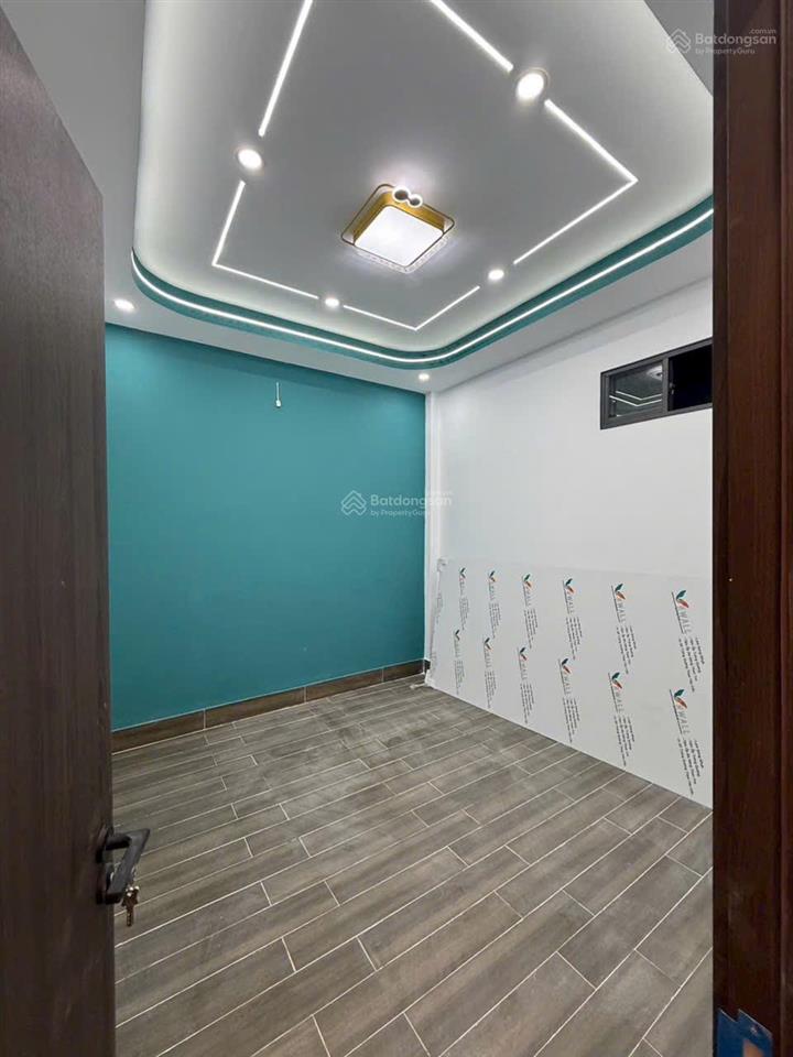 Bán nhà hóc môn ngay cổng chào ấp 4 xã bà điểm dt 5x14m, sổ hồng riêng  0918 551 ***