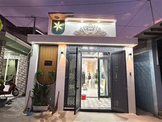 Bán nhà hóc môn ngay cổng chào ấp 4 xã bà điểm dt 5x14m, sổ hồng riêng  0918 551 ***