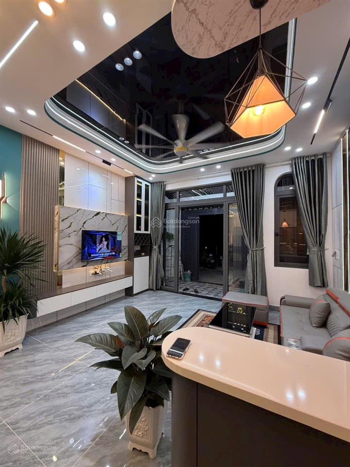 Bán nhà hóc môn ngay cổng chào ấp 4 xã bà điểm dt 5x14m, sổ hồng riêng  0918 551 ***