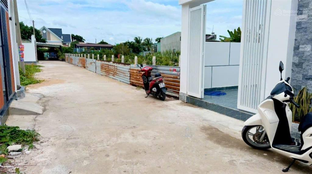 Bán đất đức hòa cách tỉnh lộ 10 vào 500m dt 110m2 sổ hồng riêng giá 1 tỷ 150 triệu  0918 551 ***