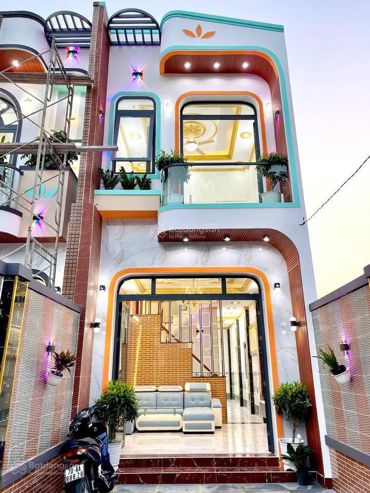Bán nhanh nhà 1 trệt 1 lầu mới hoàn thiện, khu dân cư đông đúc, đủ tiện ích, hoàn công đầy đủ