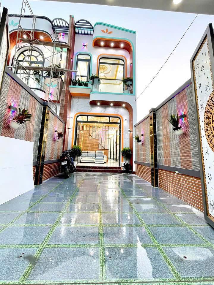 Bán nhanh nhà 1 trệt 1 lầu mới hoàn thiện, khu dân cư đông đúc, đủ tiện ích, hoàn công đầy đủ