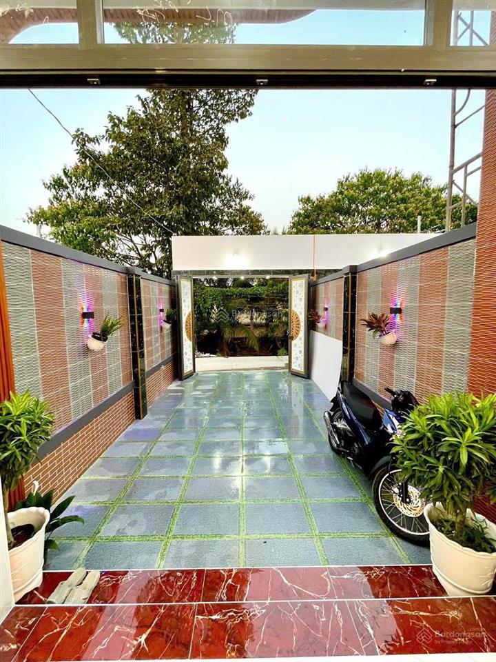 Bán nhanh nhà 1 trệt 1 lầu mới hoàn thiện, khu dân cư đông đúc, đủ tiện ích, hoàn công đầy đủ