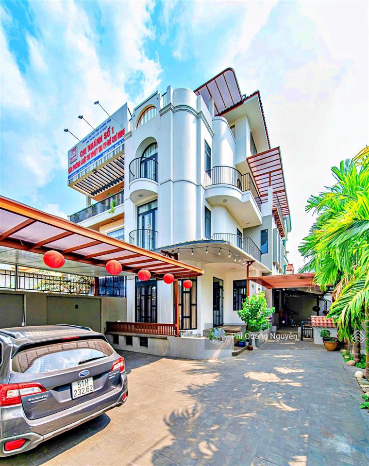 Biệt thự siêu đẹp 4 tầng dt 286m2(11x26) đường ô tô, giáp phạm văn đồng, cạnh gigamall
