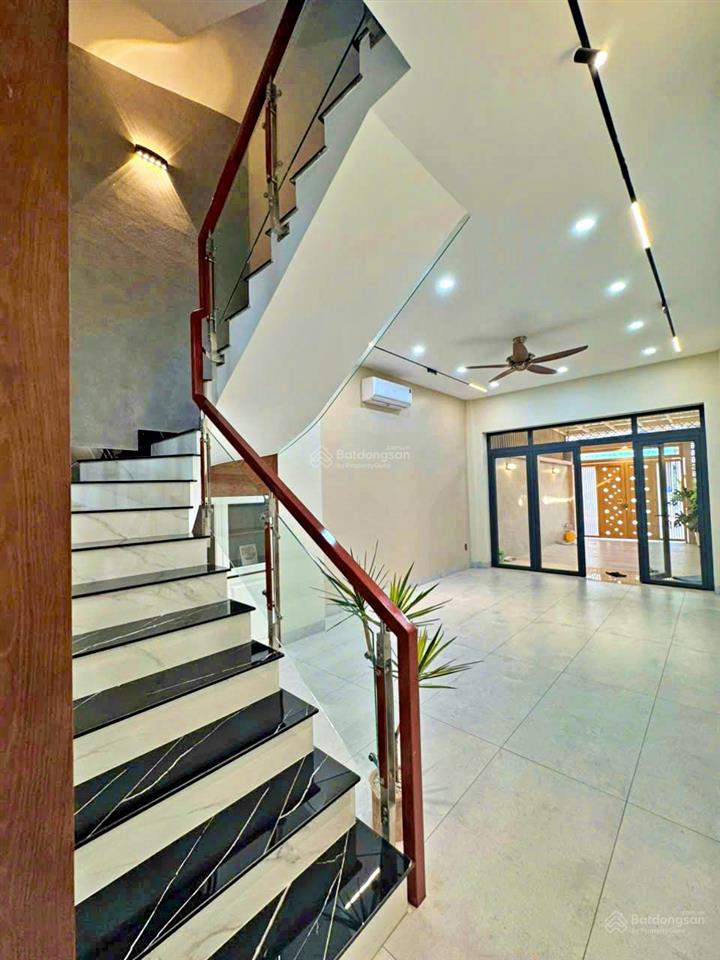 Cần bán nhà mặt tiền kinh doanh, ngay gần chợ hiệp bình, dt80m2 (4x20) đường 12m