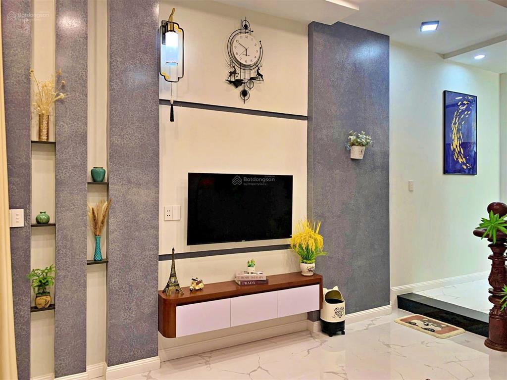 Cho thuê nhà mới 3 tầng, dt50m2, 3 phòng ngủ, 3 wc, có nội thất, khu đồng bộ an ninh  sạch đẹp