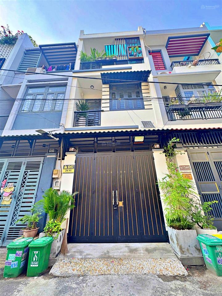 Cho thuê nhà mới 3 tầng, dt50m2, 3 phòng ngủ, 3 wc, có nội thất, khu đồng bộ an ninh  sạch đẹp