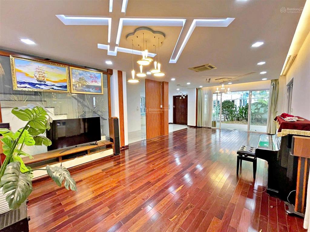Cho thuê biệt thự vườn graden home sát vạn phúc  dt300m2 3 phòng ngủ, khu an ninh đáng sống