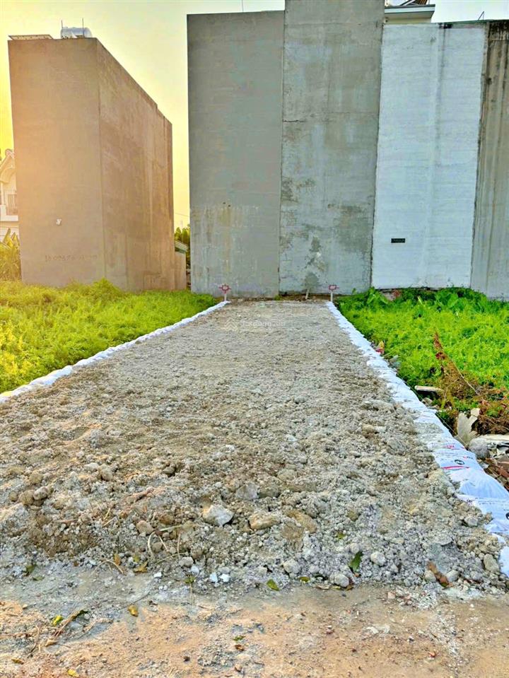 Chính chủ cần bán lô đất dt100m2 (5x20) thổ 100% gần quốc lộ 13  giáp với kdc hồng long