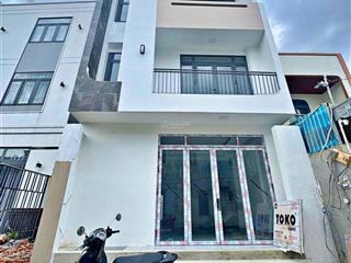 Bán nhà 4 tầng dt 102m2 (6,34x16)  hẻm ô tô  sổ hồng riêng  gần kdc hồng long  hiệp bình phước