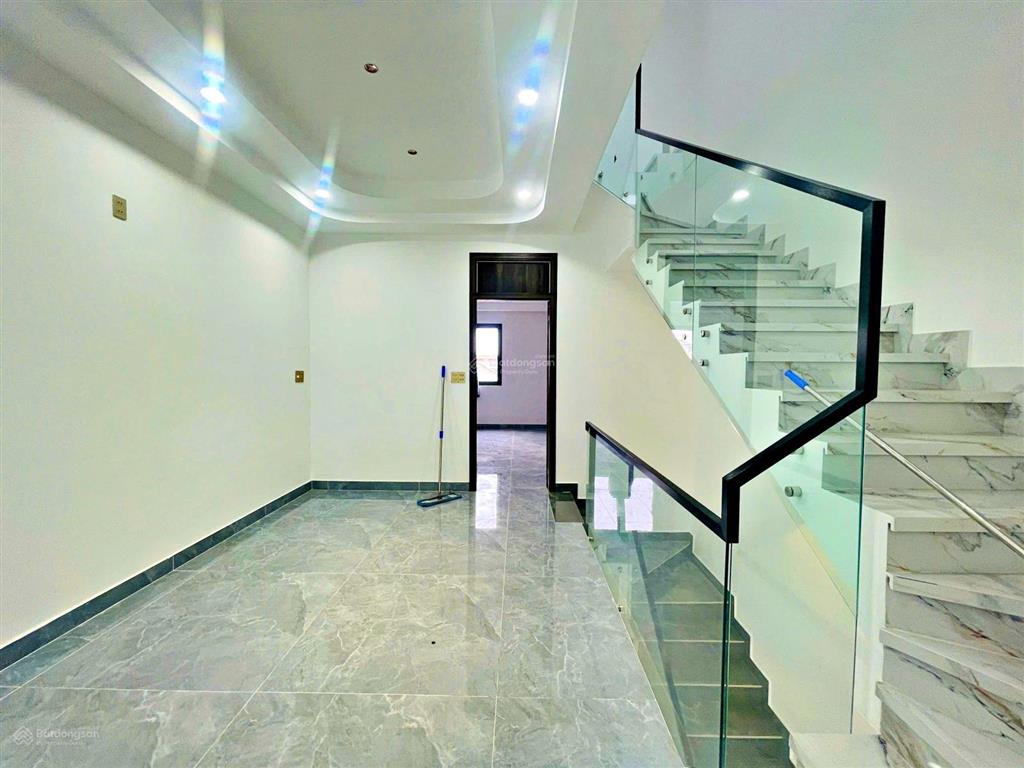 Bán nhà 4 tầng dt 102m2 (6,34x16)  hẻm ô tô  sổ hồng riêng  gần kdc hồng long  hiệp bình phước