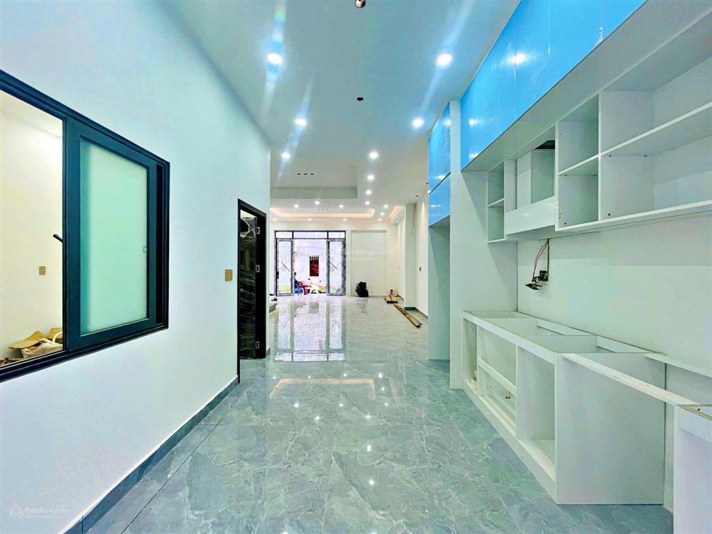 Bán nhà 4 tầng dt 102m2 (6,34x16)  hẻm ô tô  sổ hồng riêng  gần kdc hồng long  hiệp bình phước