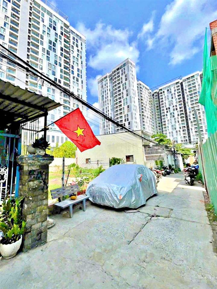 Chính chủ ửi bán lô đất dt 78m2 thổ 100%  đối diện vạn phúc sát chung cư urban green  chỉ 5.5 tỷ