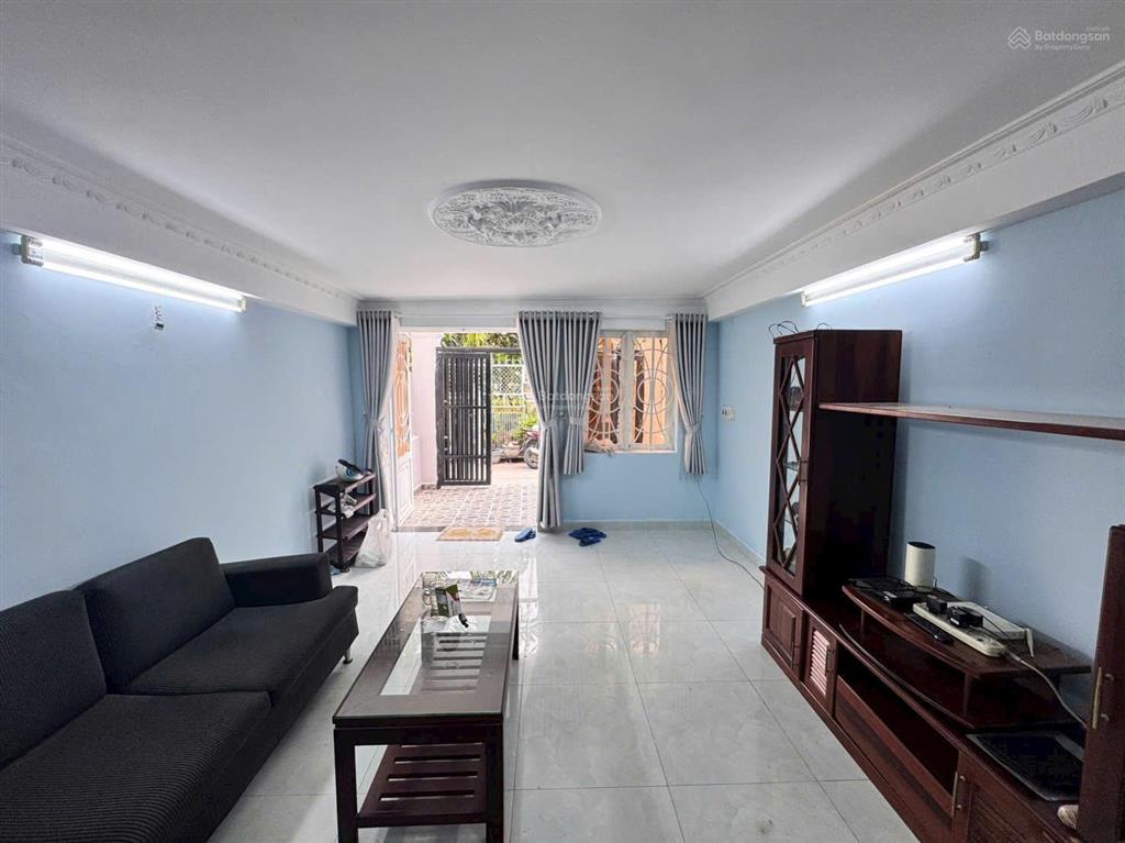 Bán nhà 2 tầng sát chợ hiệp bình, đường ô tô, dt 58,6m²  sổ hồng riêng, chỉ 6 tỷ 190